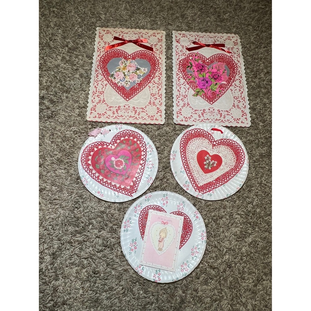 Vintage 1970'sLot Valentine Paper‎ Hearts Cards Doilies